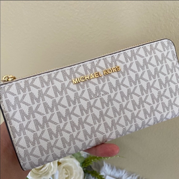 Michael Kors Handbags - Michael Kors jet set three quarters zipper wallet